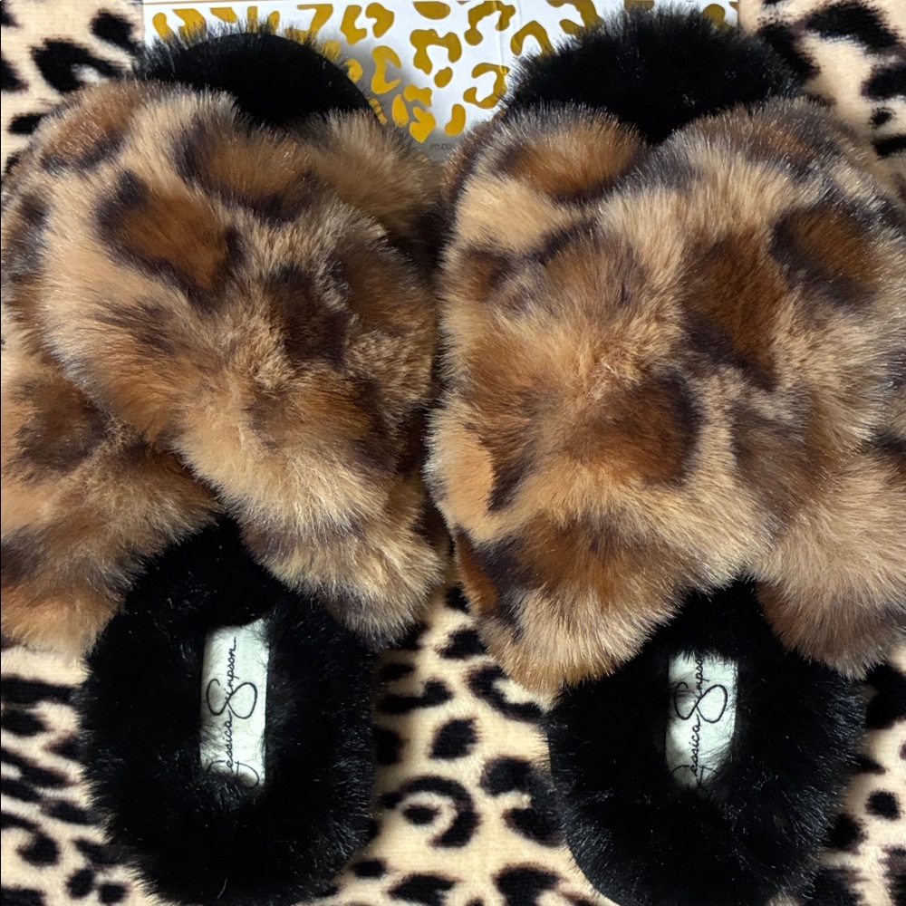 🎀 Jessica Simpson Fuzzy Leopard Slippers 🎀